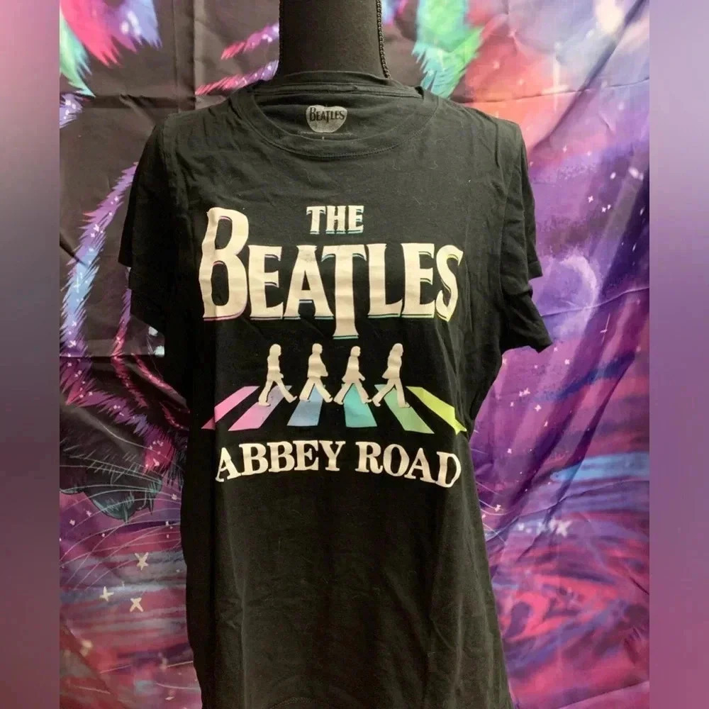 🤑 5 for $25 
🖤The Beatles shirt